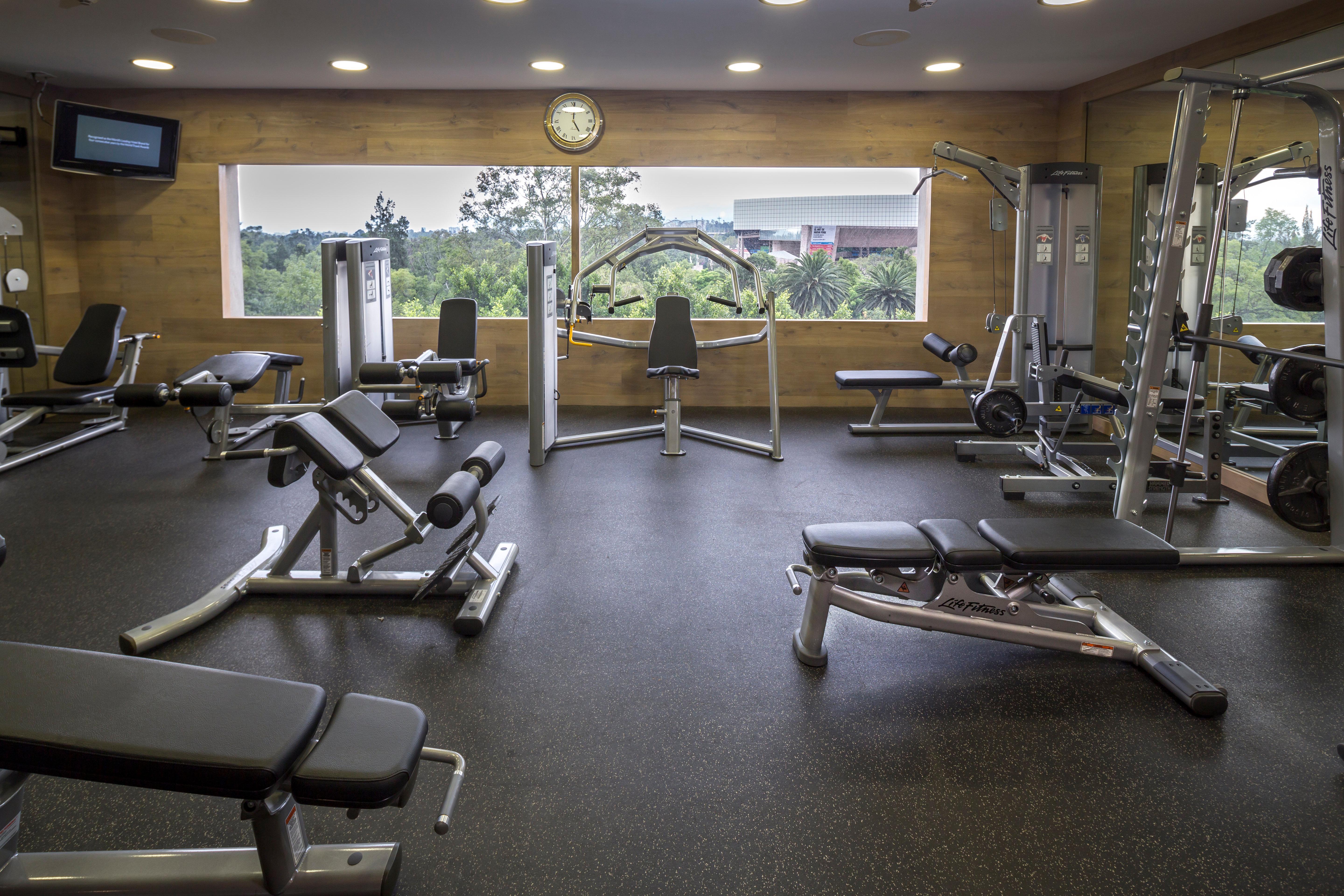 Presidente Intercontinental Mexico City By Ihg Zewnętrze zdjęcie A typical gym