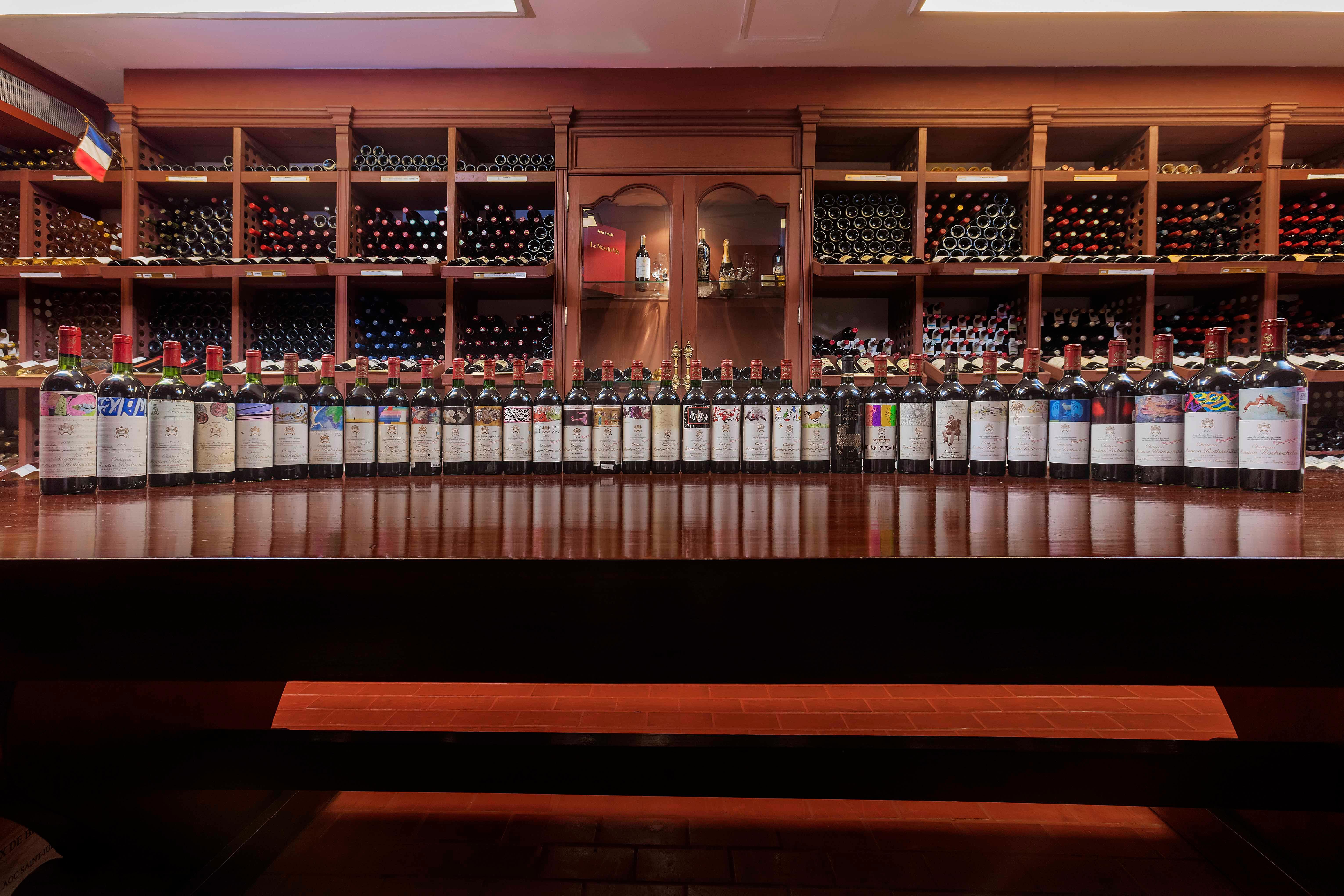 Presidente Intercontinental Mexico City By Ihg Zewnętrze zdjęcie The wine bar at the restaurant