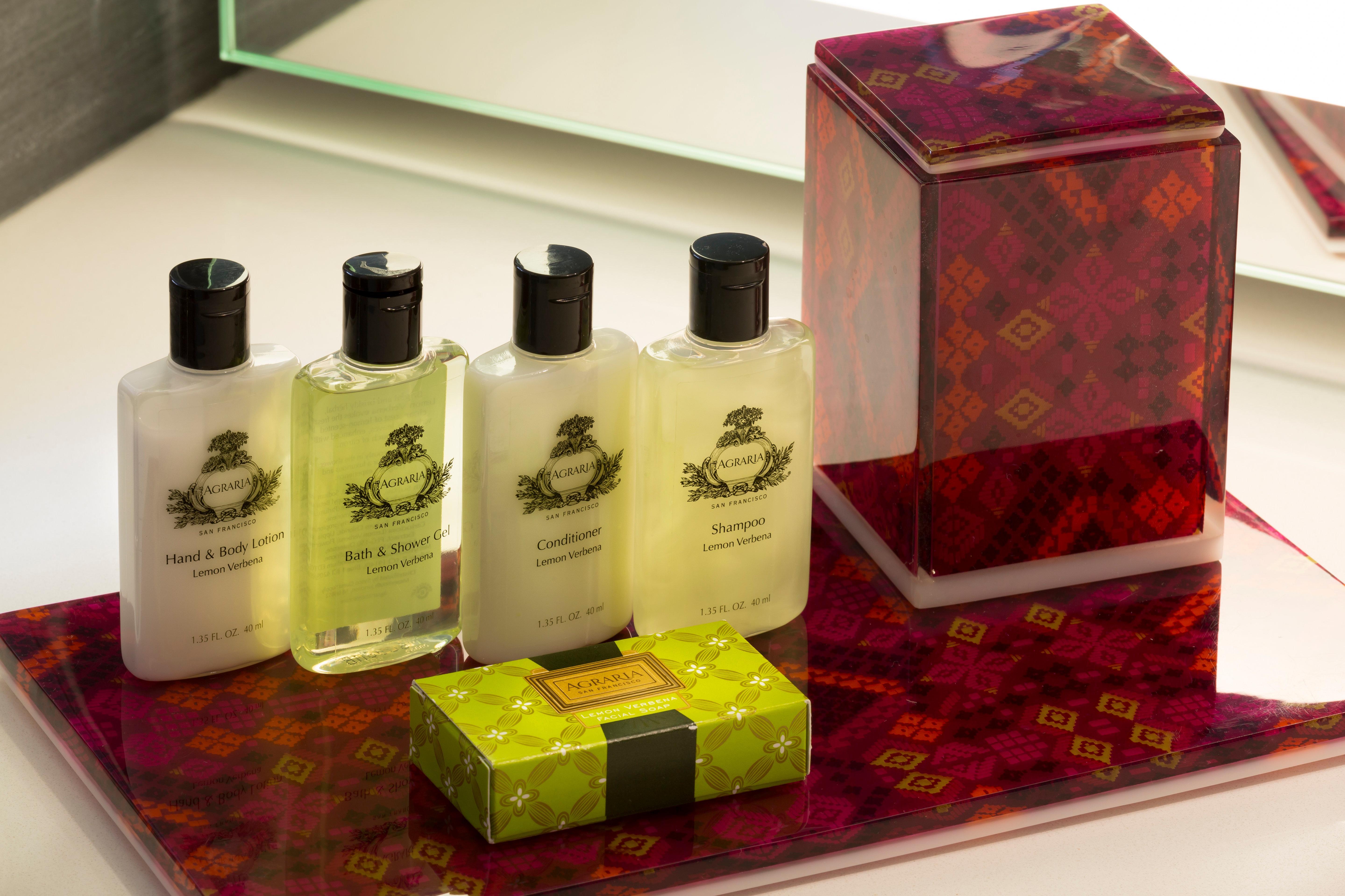 Presidente Intercontinental Mexico City By Ihg Zewnętrze zdjęcie A selection of toiletries
